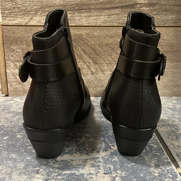 New in box Black ankle boots by Vangelo Donna size 36 - Picture 7 of 7